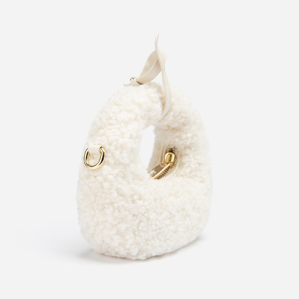 OZWEAR UGG Momo Pendant