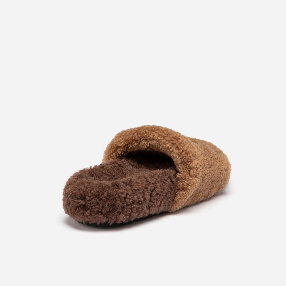 OZWEAR UGG Acacia Shearling Logo Slipper